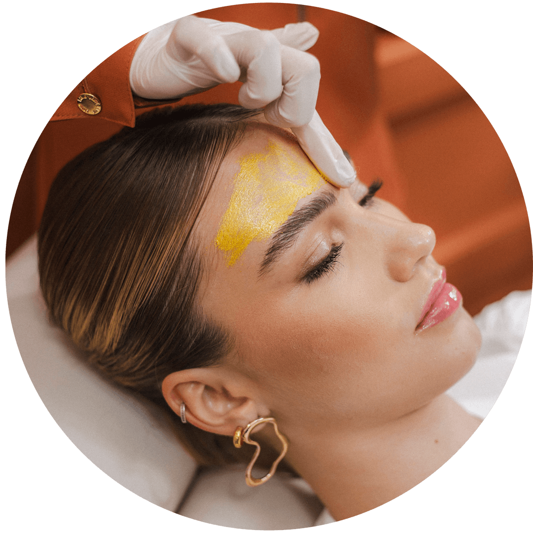 Peeling químico: combate a acne, renova a pele e proporciona uma textura suave e uniforme